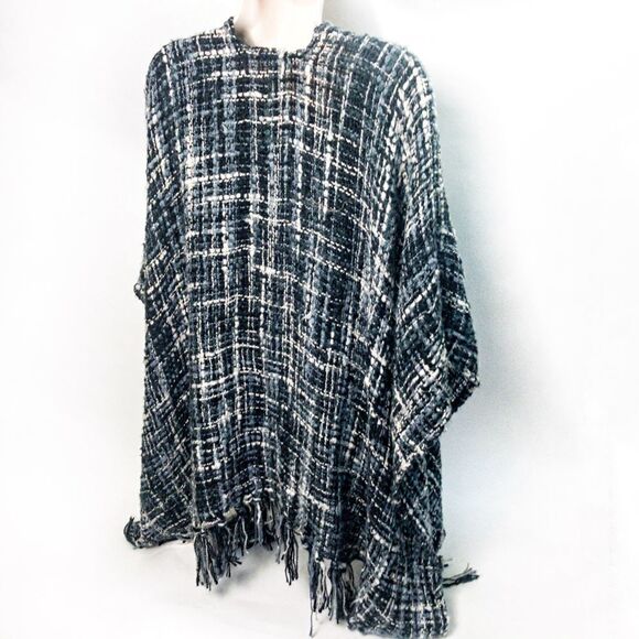 Black & White Boucle Knit Ruana Poncho Wrap OS - Picture 4 of 10